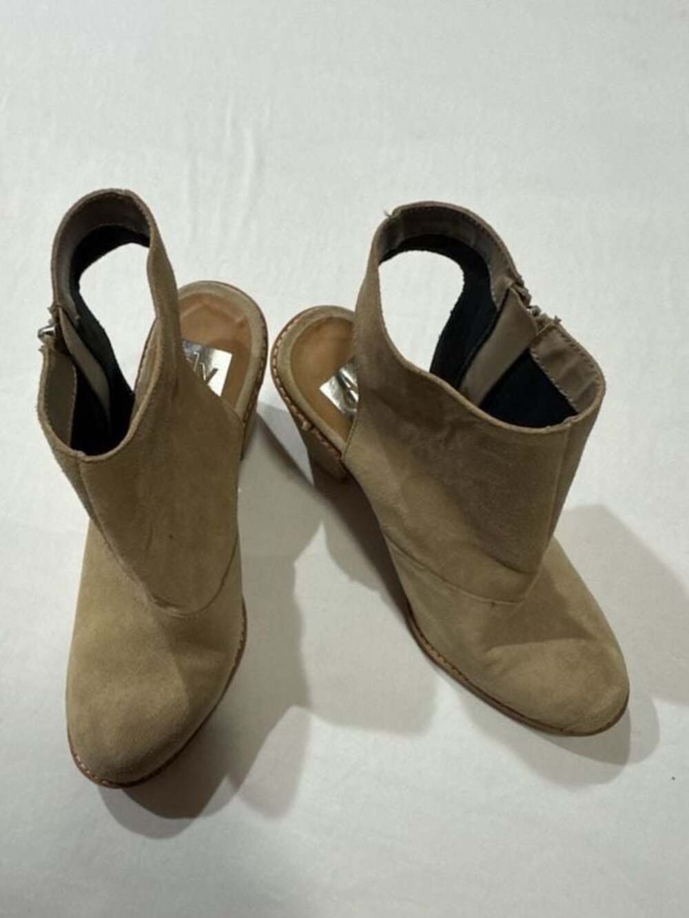 #425 DV Dolce Vita Tan Suede Cutout Ankle Booties Size 9.5